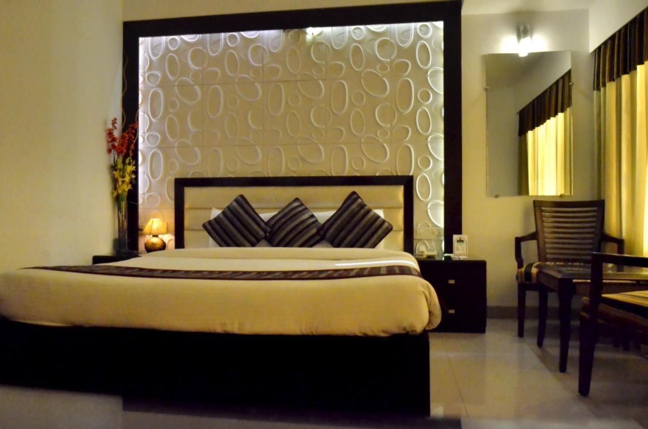 Hotel Landmark Gwalior Ngoại thất bức ảnh