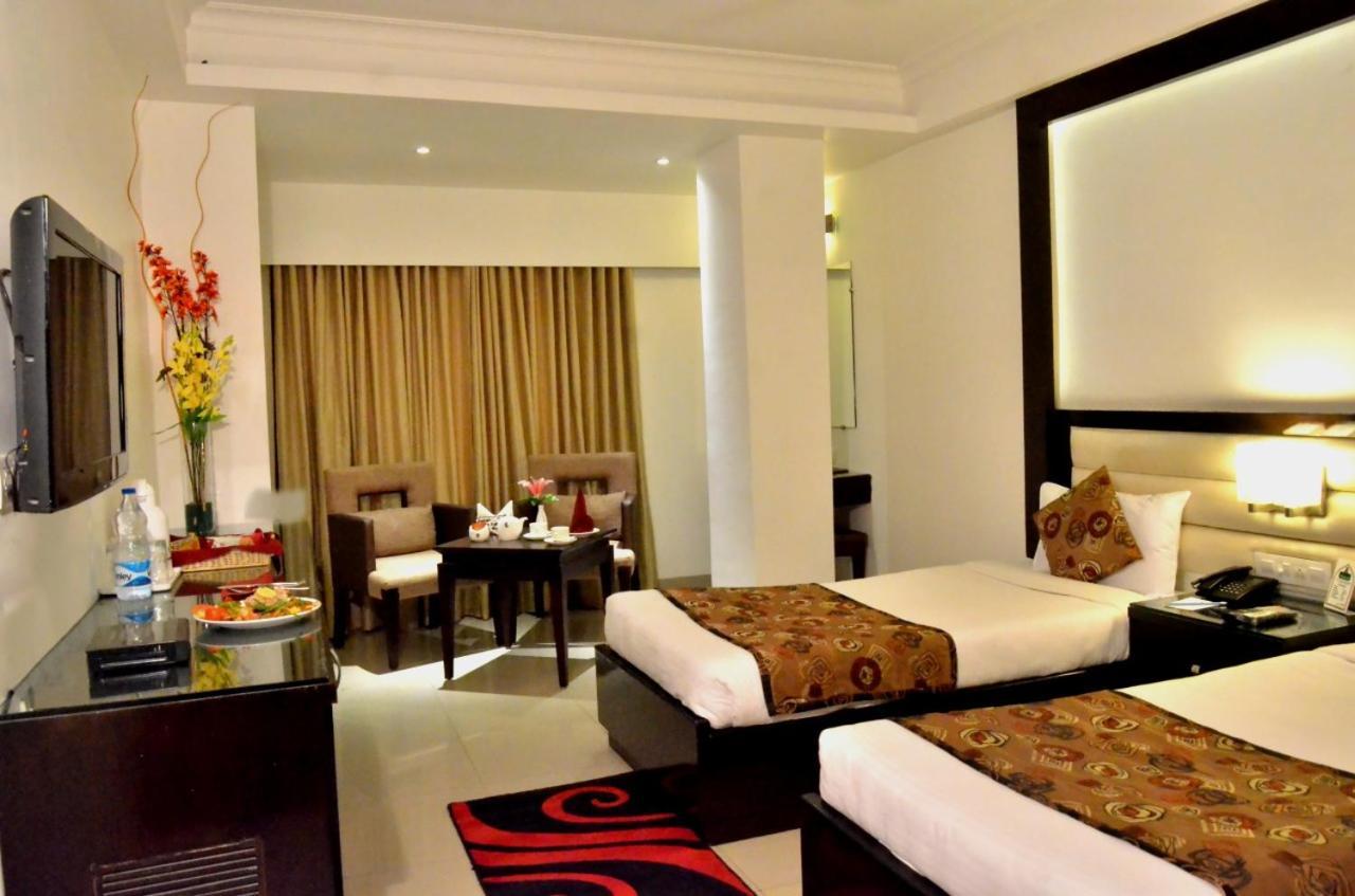 Hotel Landmark Gwalior Ngoại thất bức ảnh