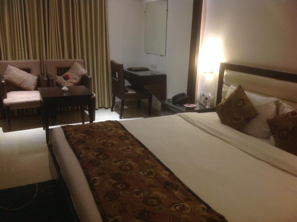 Hotel Landmark Gwalior Ngoại thất bức ảnh
