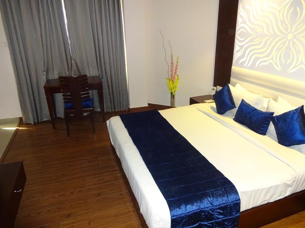 Hotel Landmark Gwalior Ngoại thất bức ảnh