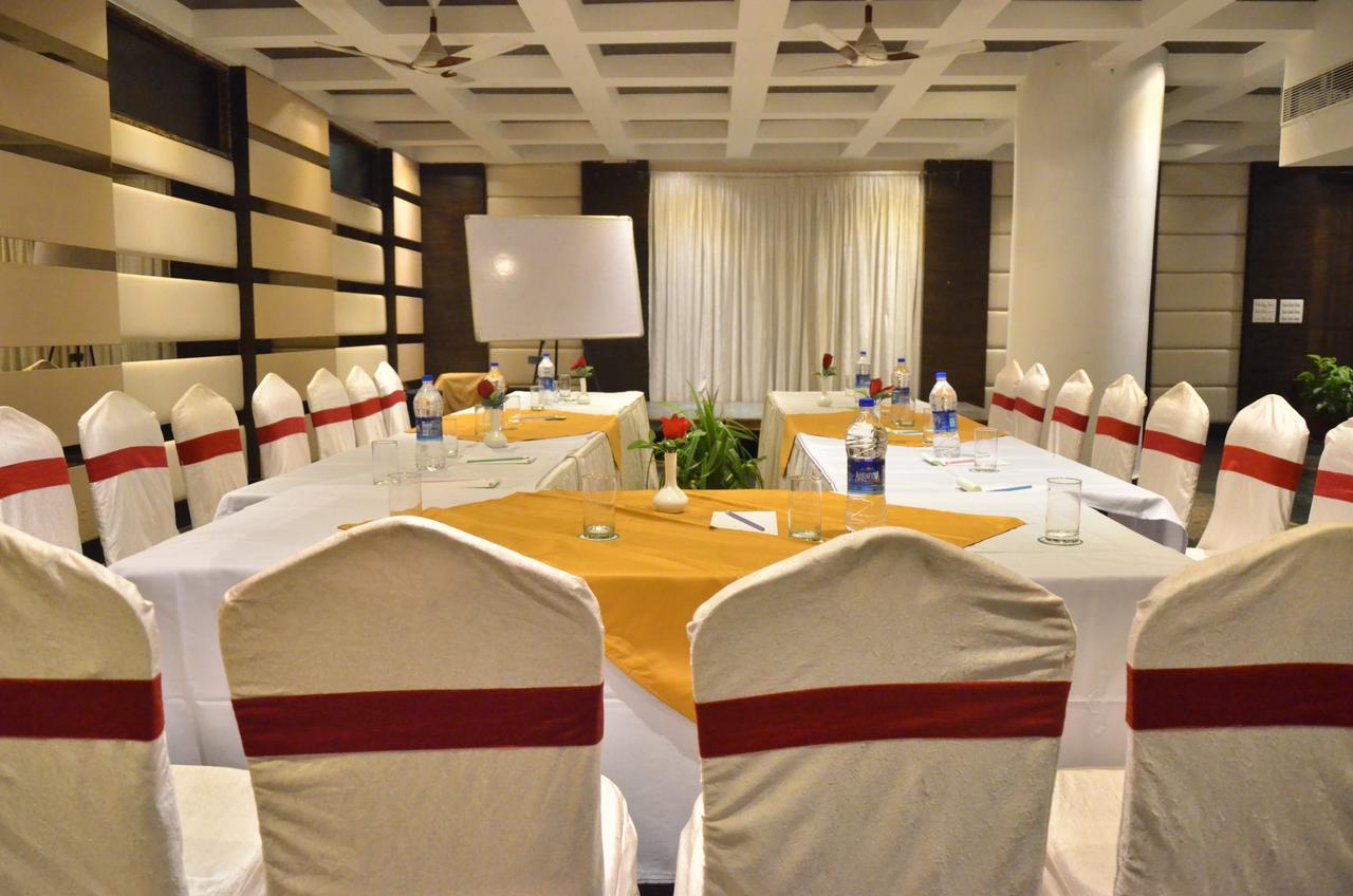 Hotel Landmark Gwalior Ngoại thất bức ảnh