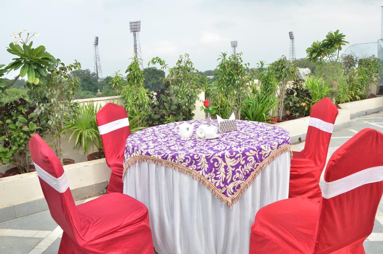 Hotel Landmark Gwalior Ngoại thất bức ảnh