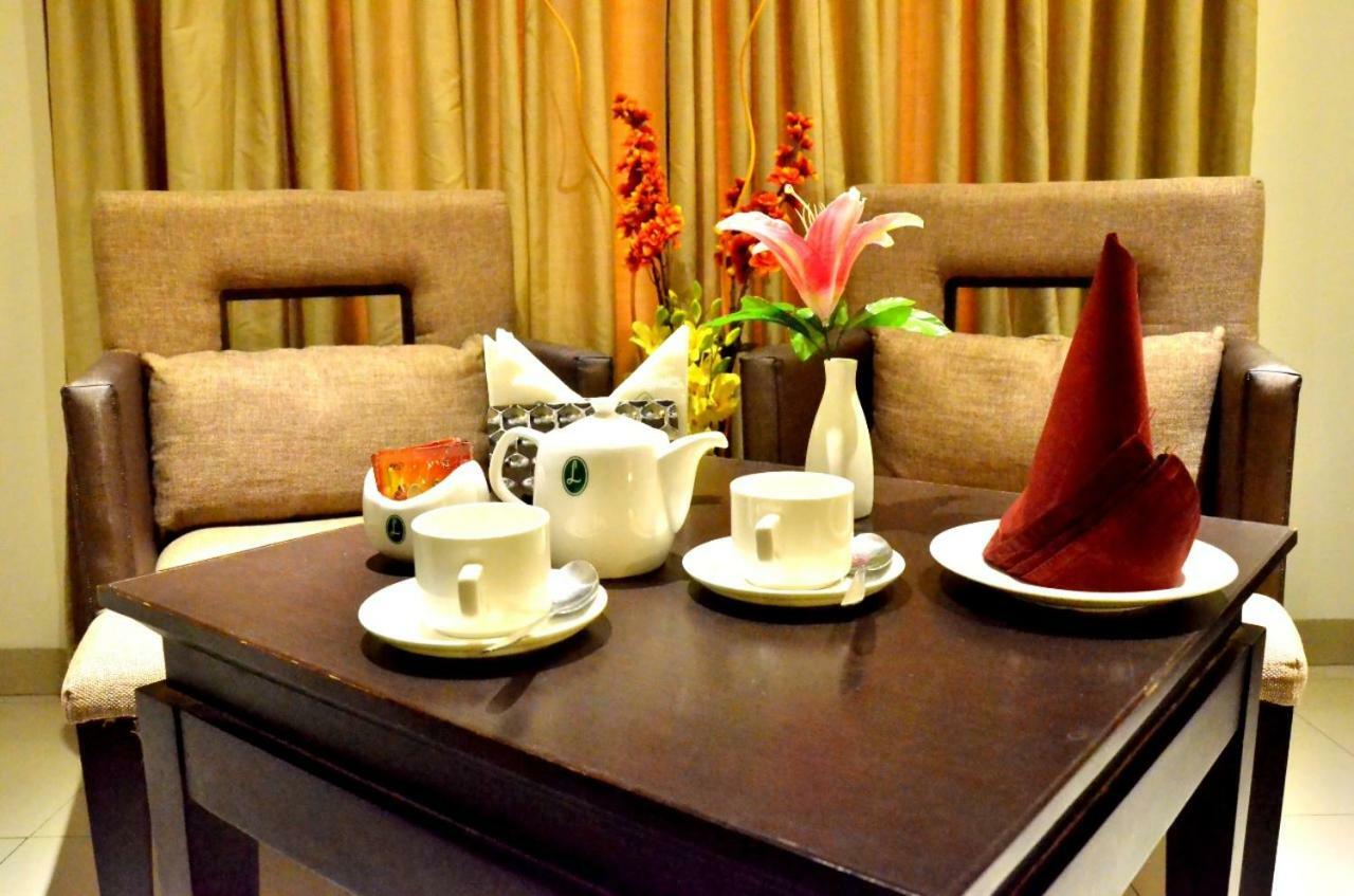Hotel Landmark Gwalior Ngoại thất bức ảnh