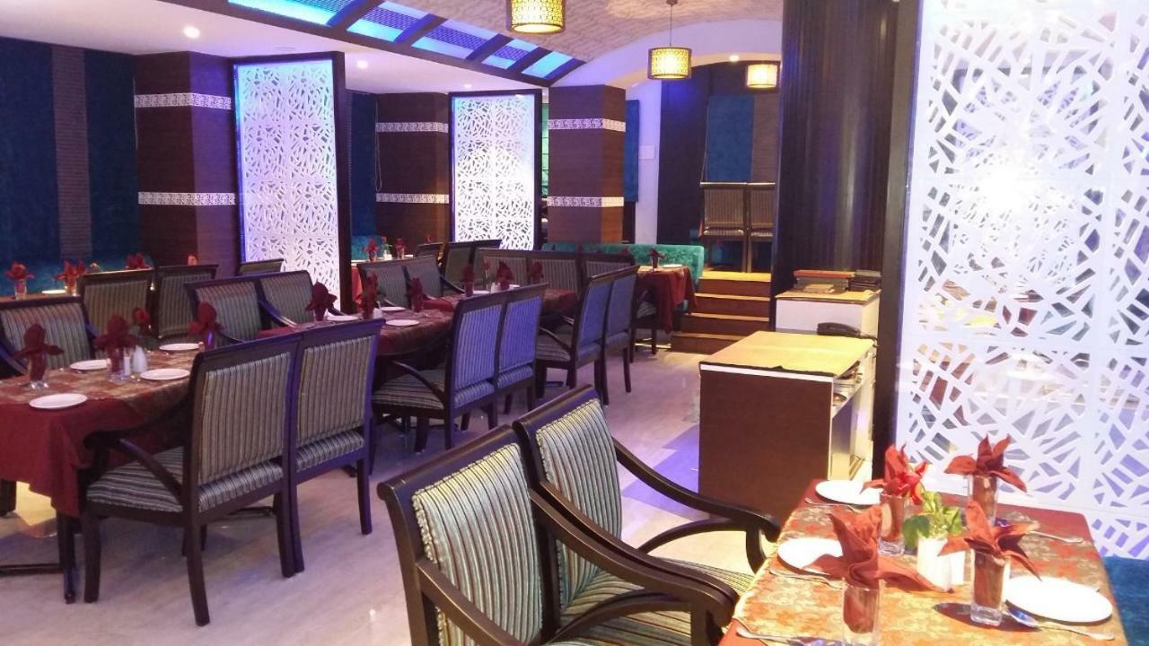 Hotel Landmark Gwalior Ngoại thất bức ảnh