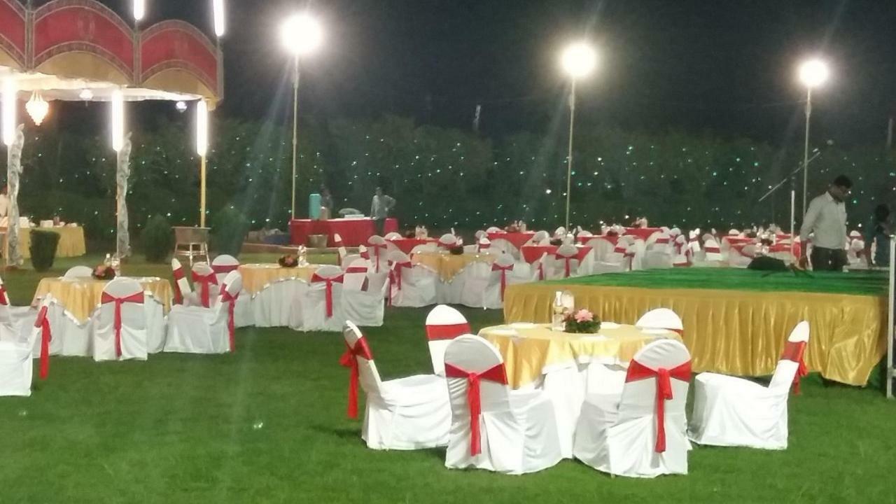 Hotel Landmark Gwalior Ngoại thất bức ảnh