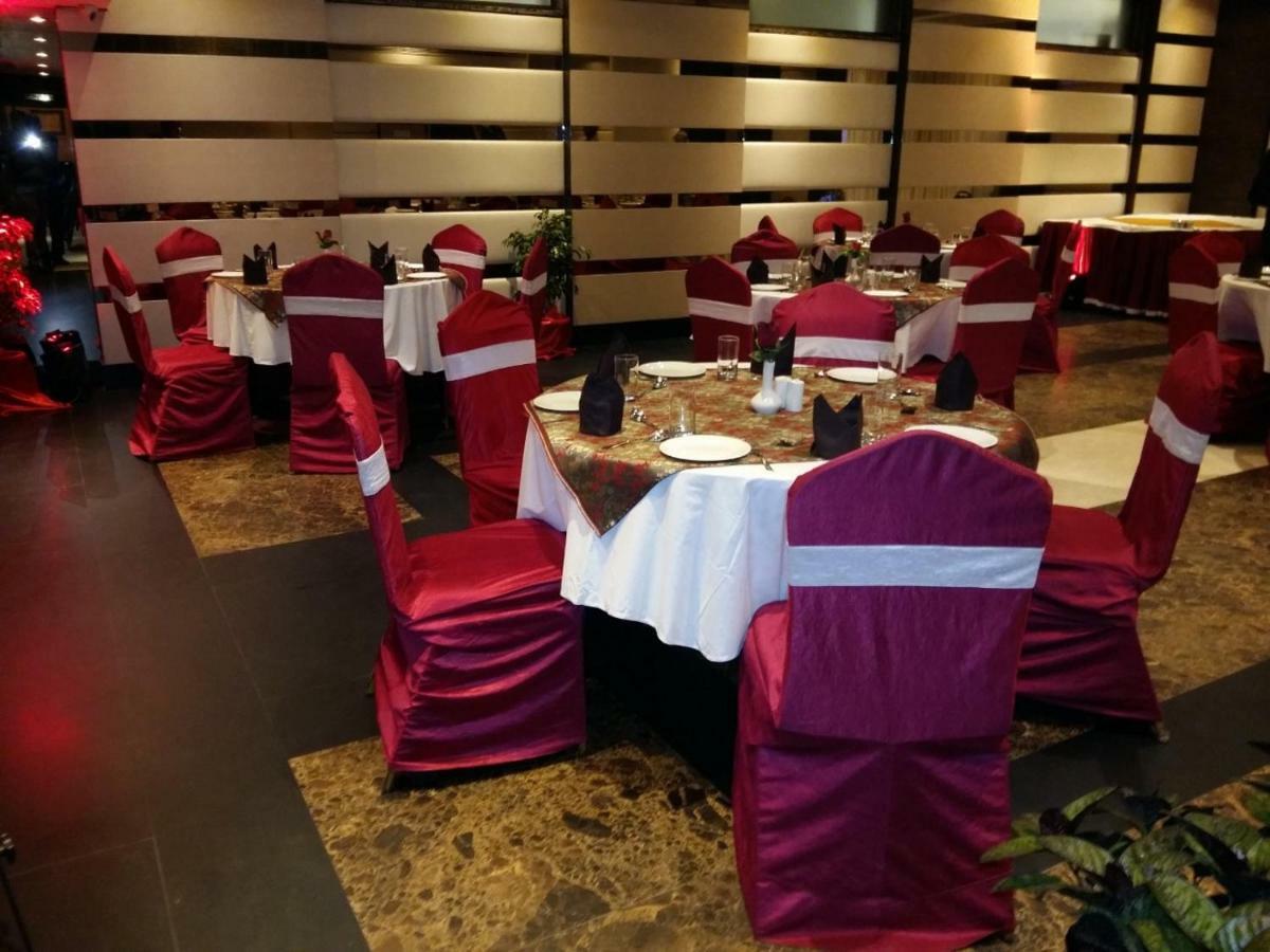Hotel Landmark Gwalior Ngoại thất bức ảnh