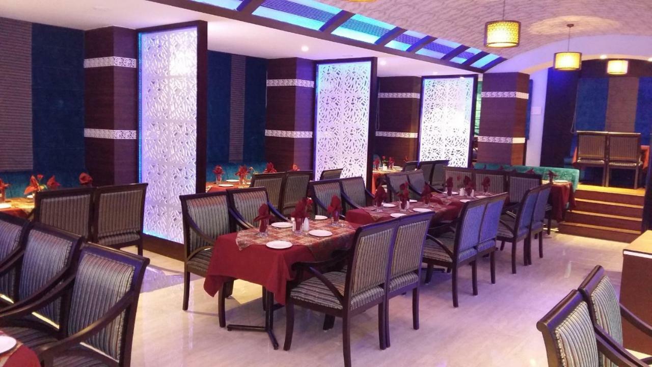 Hotel Landmark Gwalior Ngoại thất bức ảnh