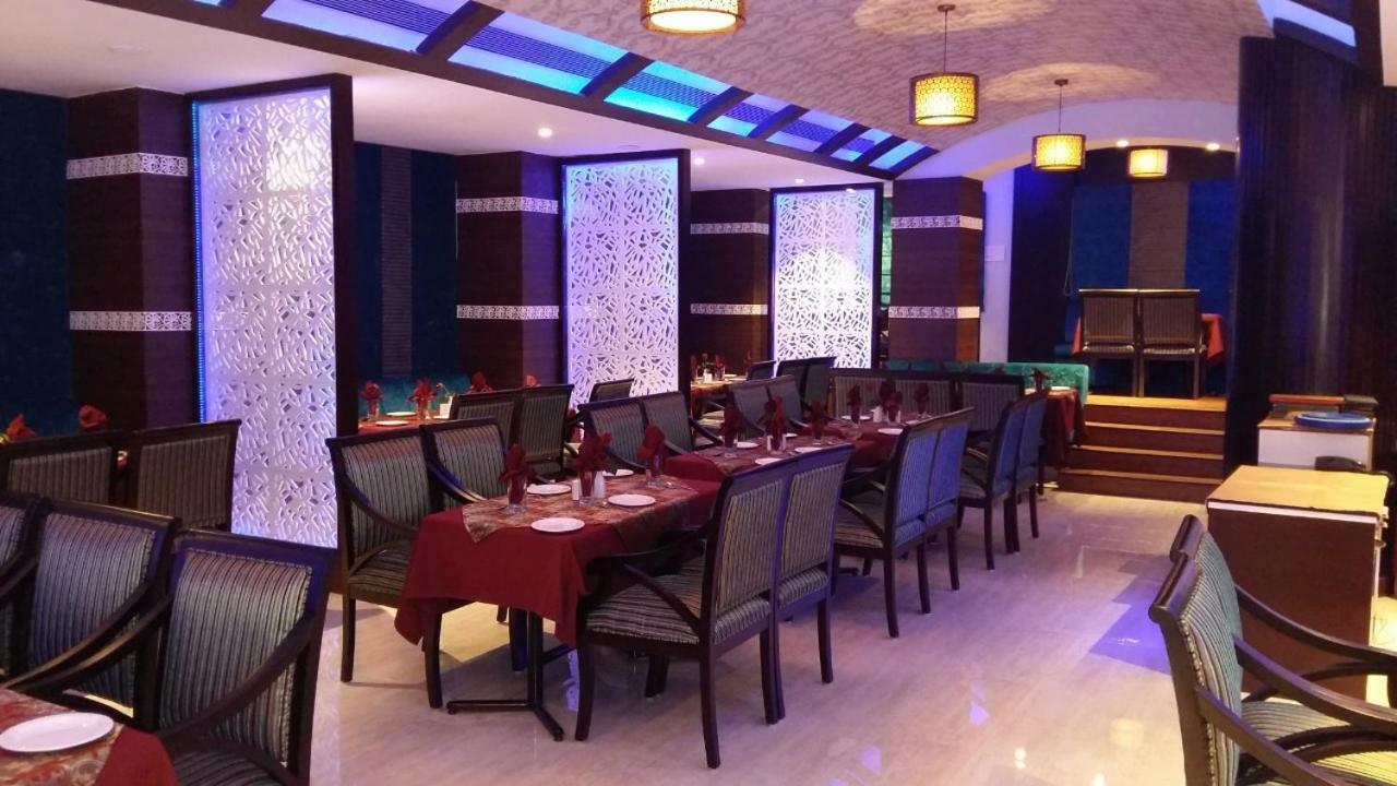 Hotel Landmark Gwalior Ngoại thất bức ảnh