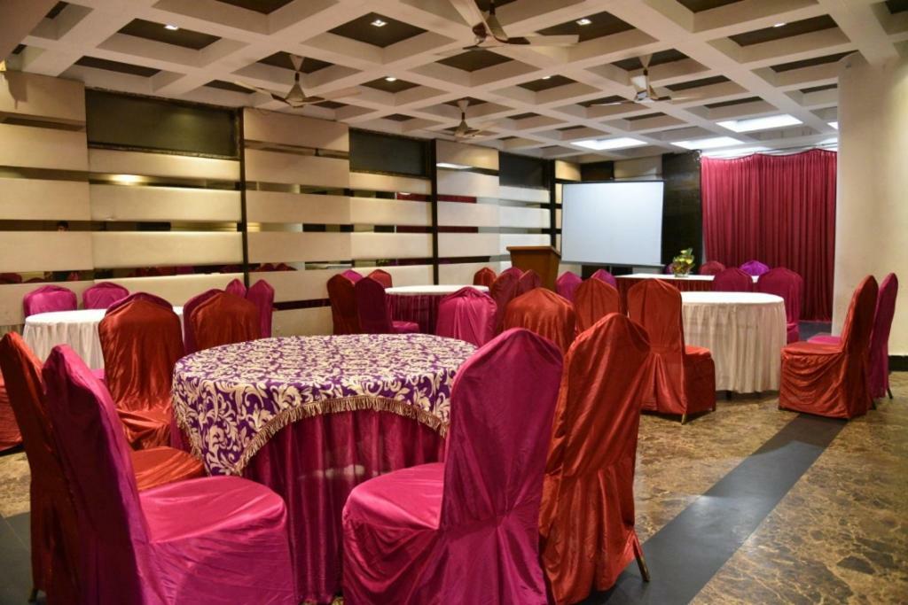Hotel Landmark Gwalior Ngoại thất bức ảnh