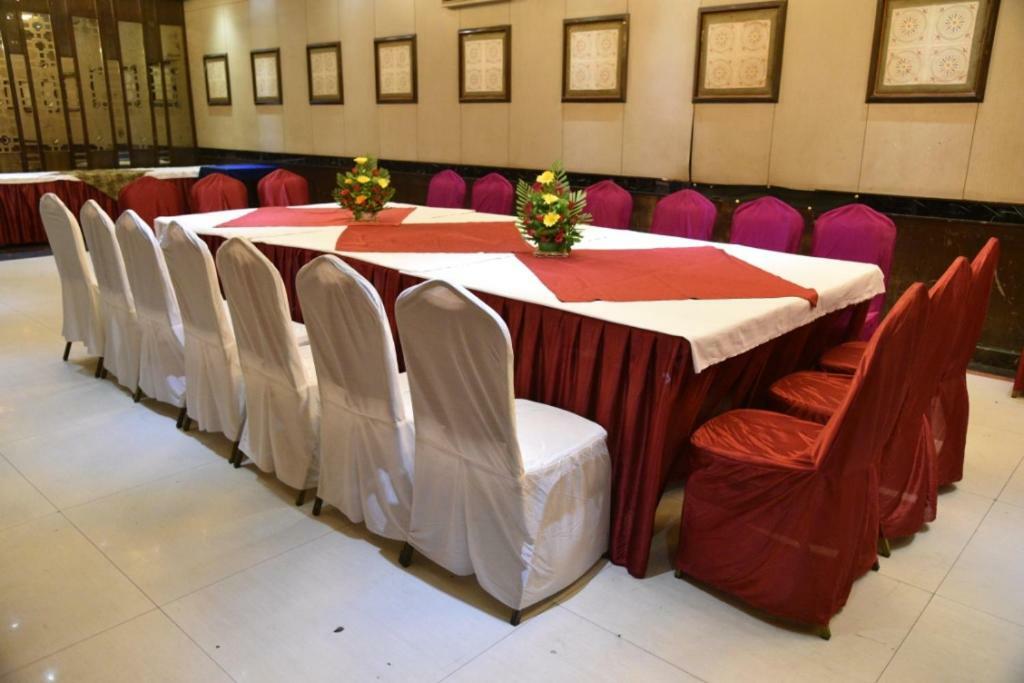 Hotel Landmark Gwalior Ngoại thất bức ảnh