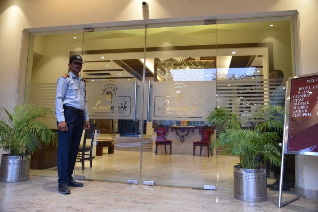 Hotel Landmark Gwalior Ngoại thất bức ảnh