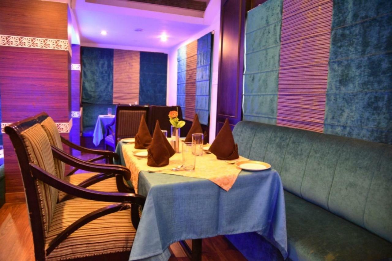 Hotel Landmark Gwalior Ngoại thất bức ảnh